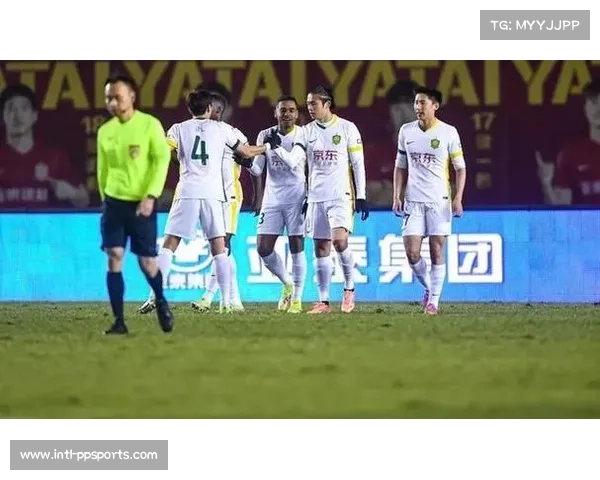 长春亚泰降级夜，球迷看台落泪