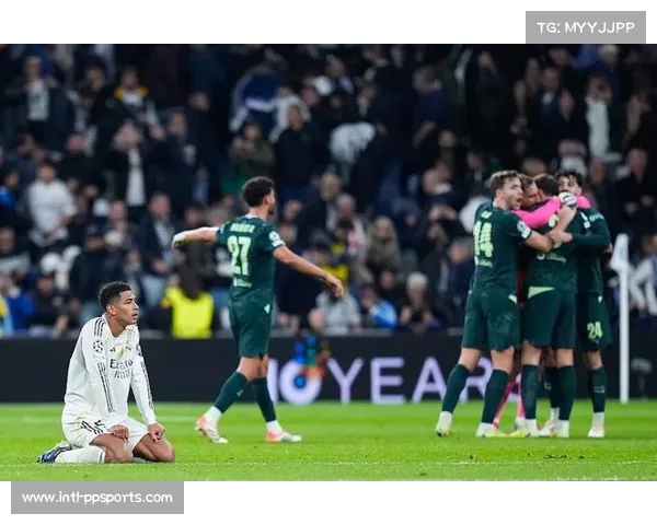 贝林厄姆伤退掩面离场，伯纳乌瞬间寂静无声